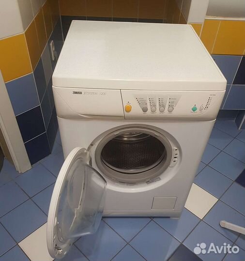 Стиральная машина на запчасти zanussi