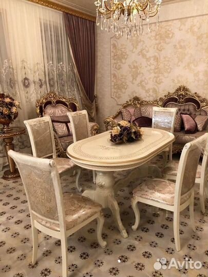 Новые столы и стулья для