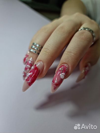 Модель на маникюр