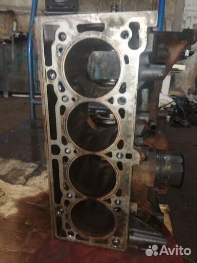 Блок двигателя K4M858 Renault Megan 3