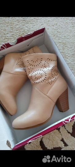 Женская одежда и обувь