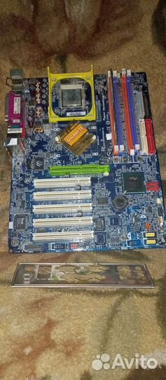 Материнская плата с процессором и памятью