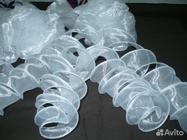 Пышные банты на резинках с бусинками и подвесками