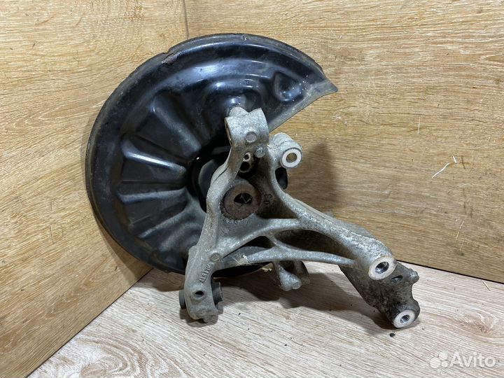 Поворотный кулак задний левый VW Passat B8 X144