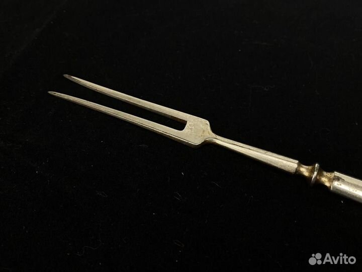 Вилка с двумя зубцами для мяса из мельхиора