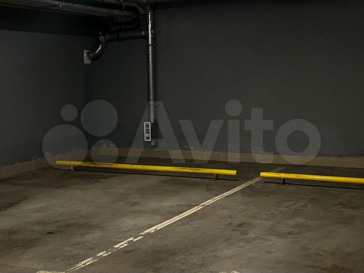 Машиноместо, > 30 м²