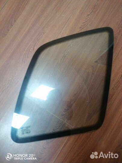 Стекло кузовное глухое заднее правое Kia Sportage