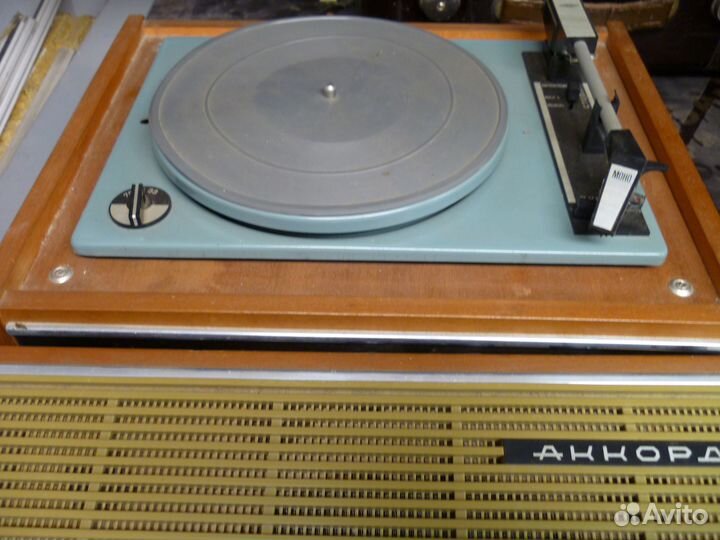 Проигрыватель для виниловых пластинок 