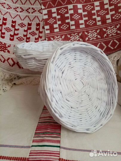 Конфетница из бумажной лозы