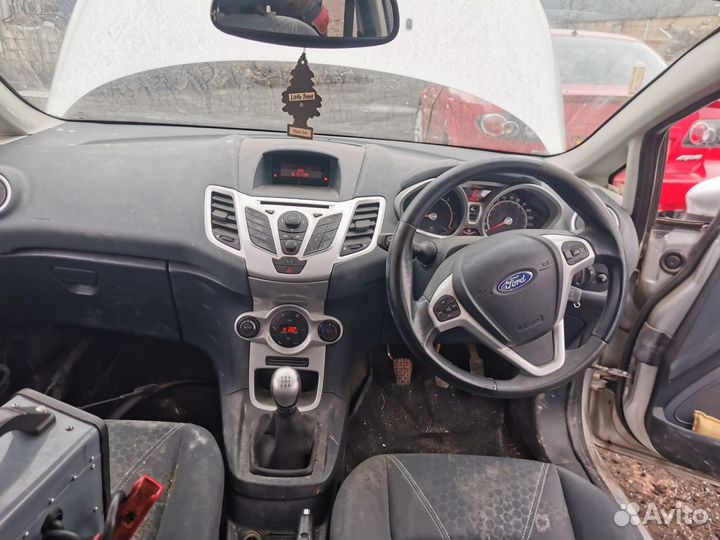 Панель передняя (телевизор) для Ford Fiesta 6