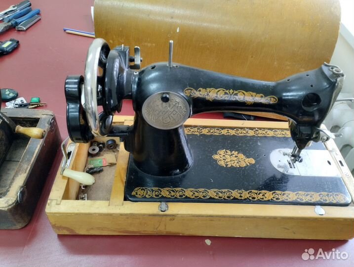 Швейная машинка Зингер