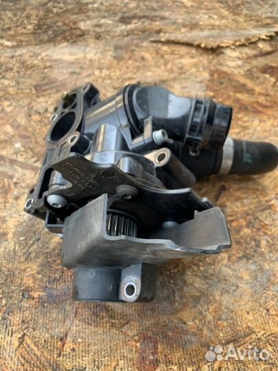 Помпа Audi A4 B8 2.0 CDN