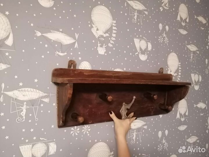 Старая настенная вешалка