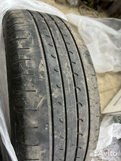 Goodyear EfficientGrip SUV 4x4 215/60 R17 96H