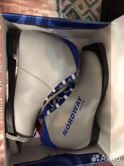 Лыжные ботинки