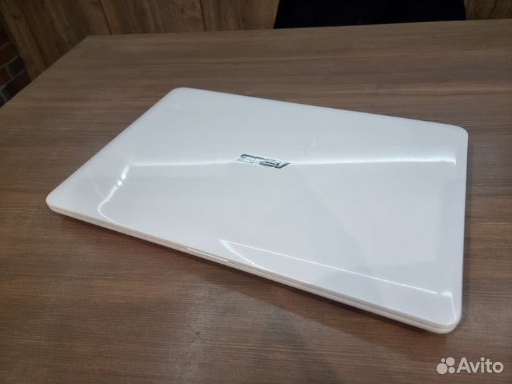 Asus тонкий белоснежный ноутбук
