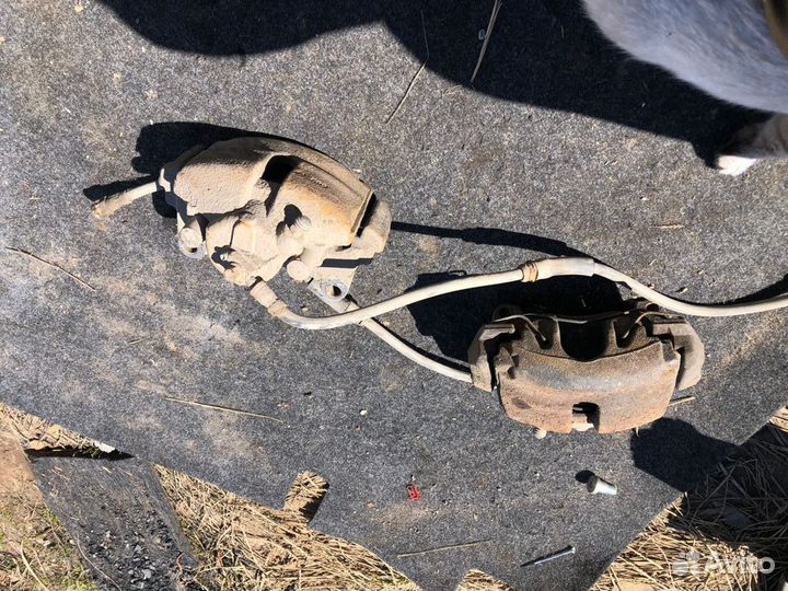 Суппорт передний Volkswagen Passat B6