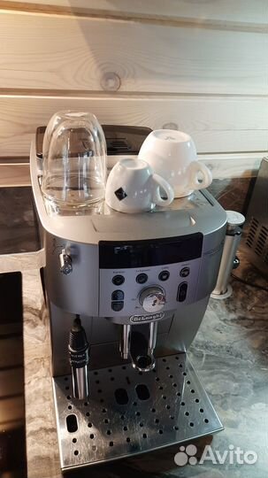Кофемашина delonghi magnifica s