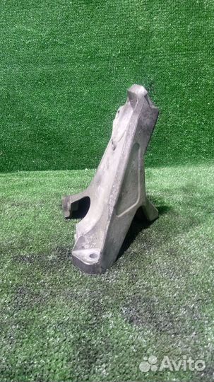 Кронштейн опоры двигателя Audi A4