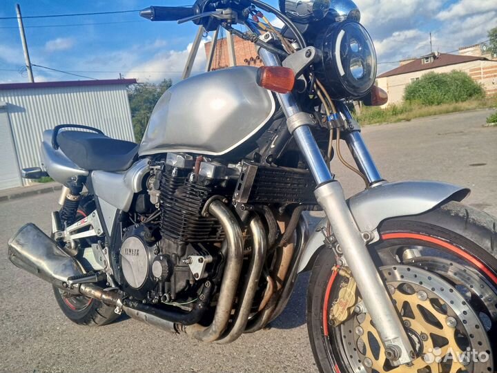 Yamaha XJR 1200