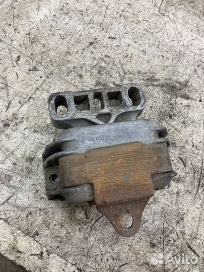 Опора кпп Volkswagen Bora