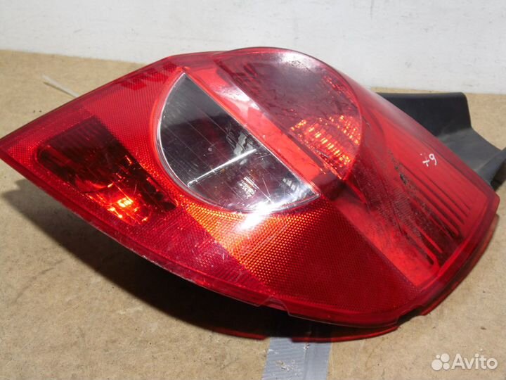 Фонарь задний правый Рено Клио 3 Не большие дефект