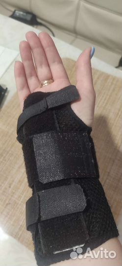 Бандаж на лучезапястный сустав правый