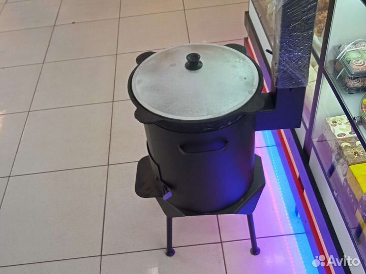 Казан чугунный с печкой новый