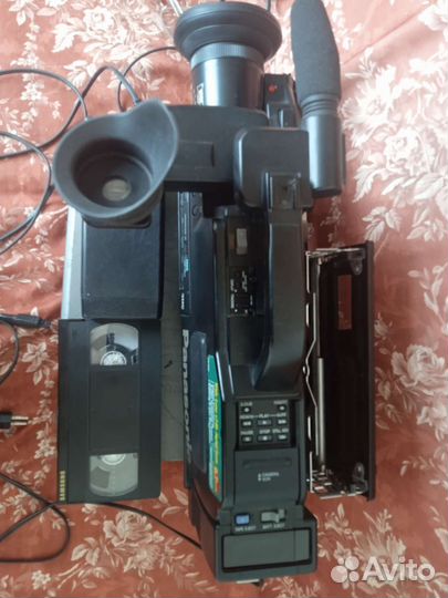 Видеокамера профессиональная panasonic