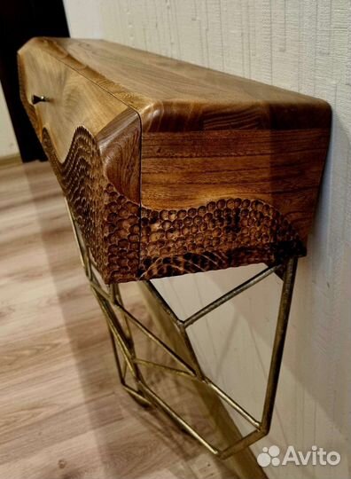 Консоль дизайнерская, с ящиком,массив дерева (вяз)