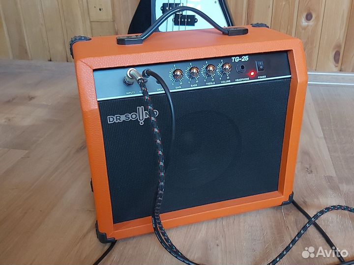 Гитарный комбоусилитель