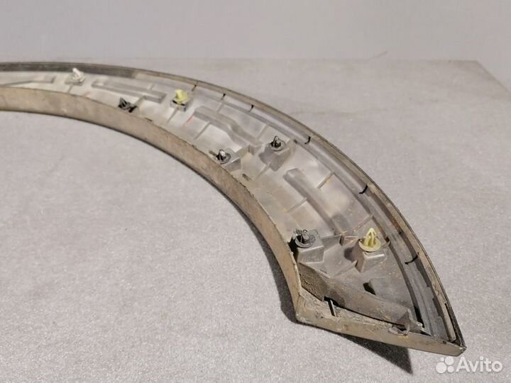 Молдинг крыла переднего левый Subaru Legacy B13