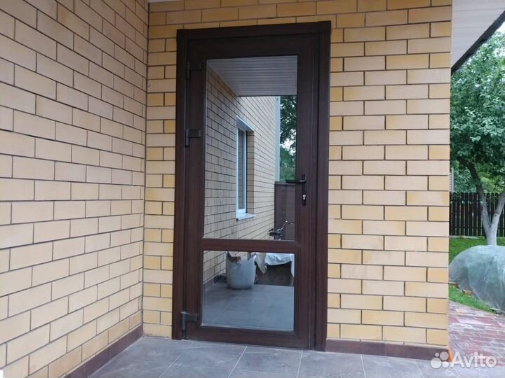 Дверь пластиковая