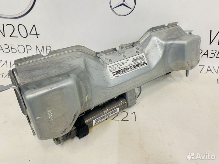 Подушка безопасности коленная Mercedes W204