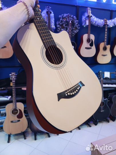 Акустическая гитара новая