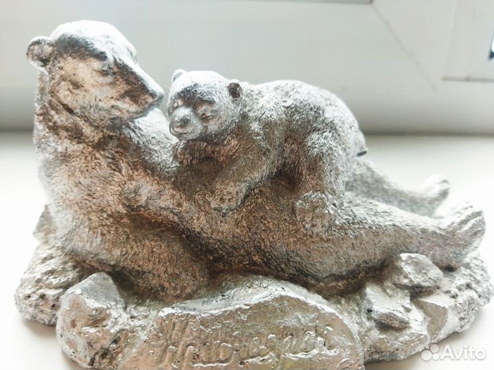 Статуэтка медведица и медвежонок