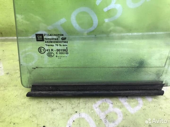 Форточка двери левая Opel Zafira B