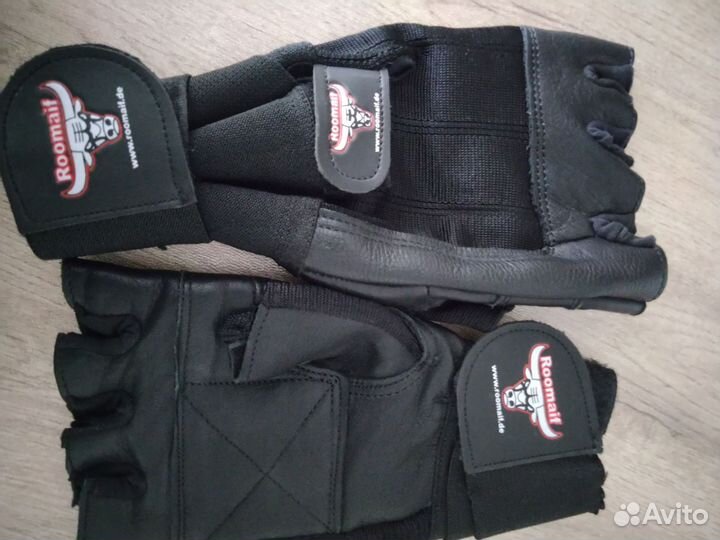 Спортивные перчатки