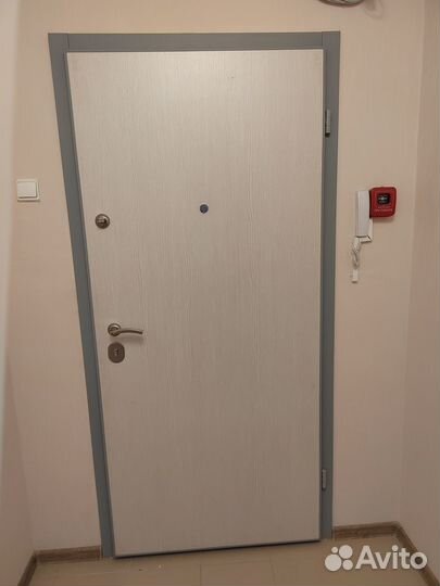 Дверь входная металлическая правая бу внутр.откр