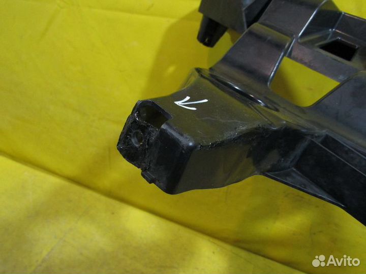 Кронштейн бампера BMW X6 - F16 13-16г 37337
