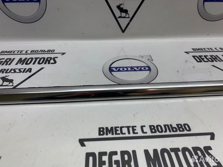 Молдинг стекла передней правой двери Volvo XC70
