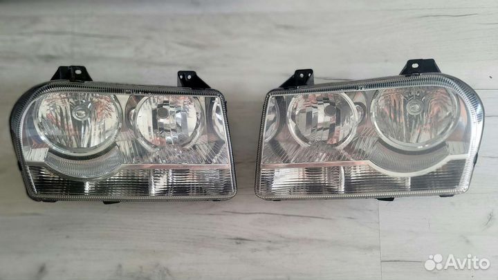 Фары Chrysler 300c