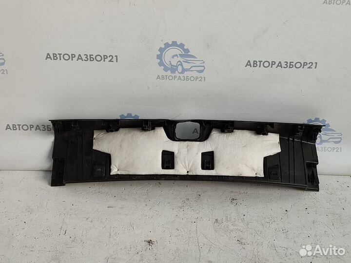 Облицовка панели задка F7