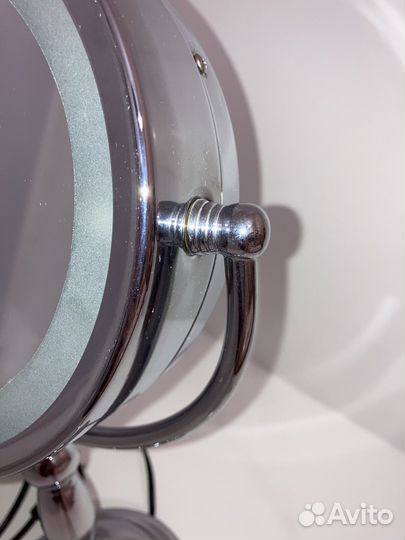 Двухстороннее зеркало с подсветкой