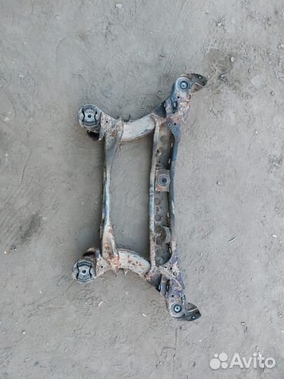 Подрамник задний mercedes w210