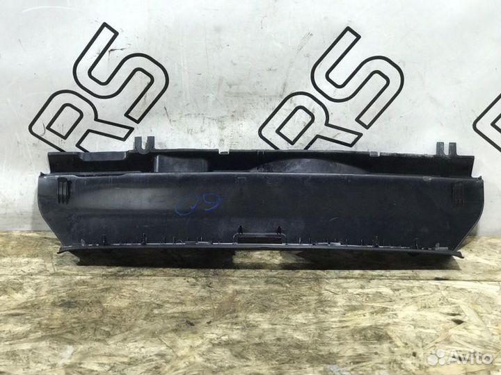 Накладка замка багажника Mercedes-Benz C-Class