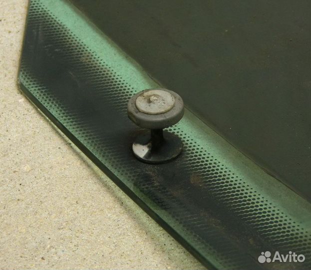 Стекло двери задней левой Audi 80 B3