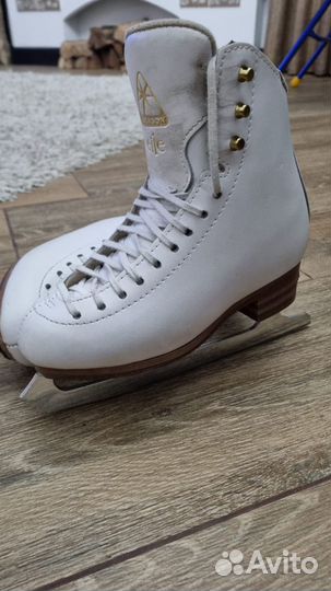 Фигурные коньки jackson elle