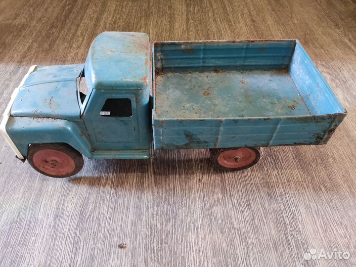 Детские игрушки автомобиль