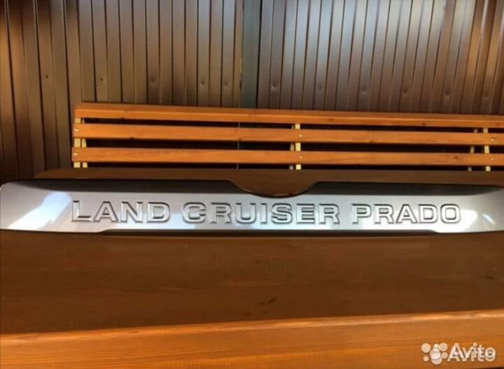 Накладка на задн. дверь(молдинг) на prado150 2019г